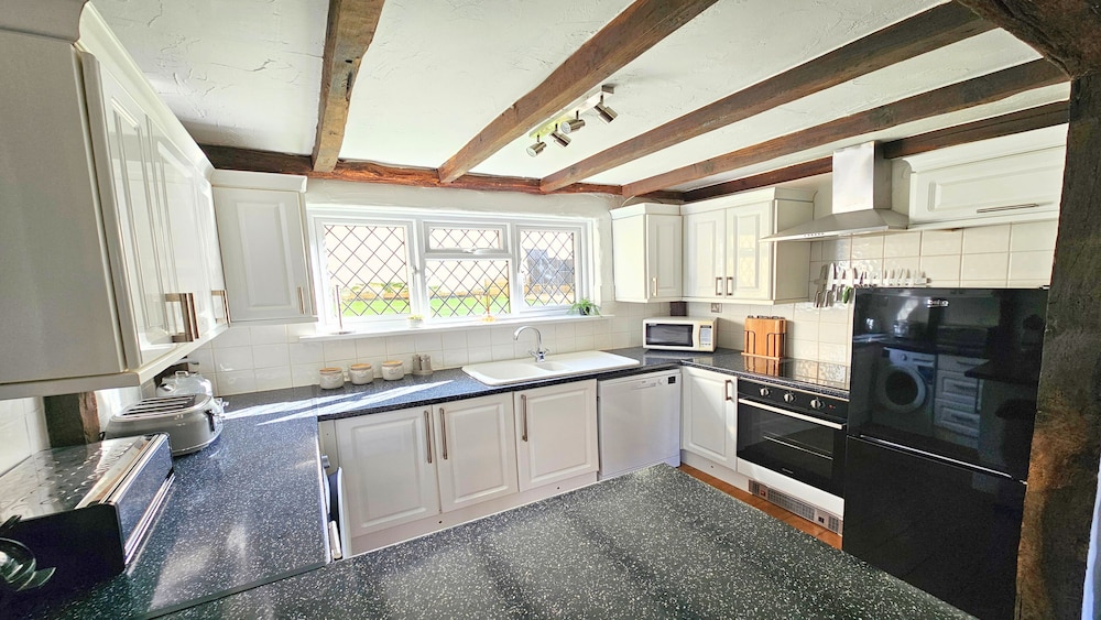 Dove Cott Sleeps 4 Central Location