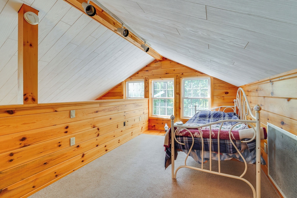 Cabin Comfort Near Psu! Fire Pit & On-site Trails