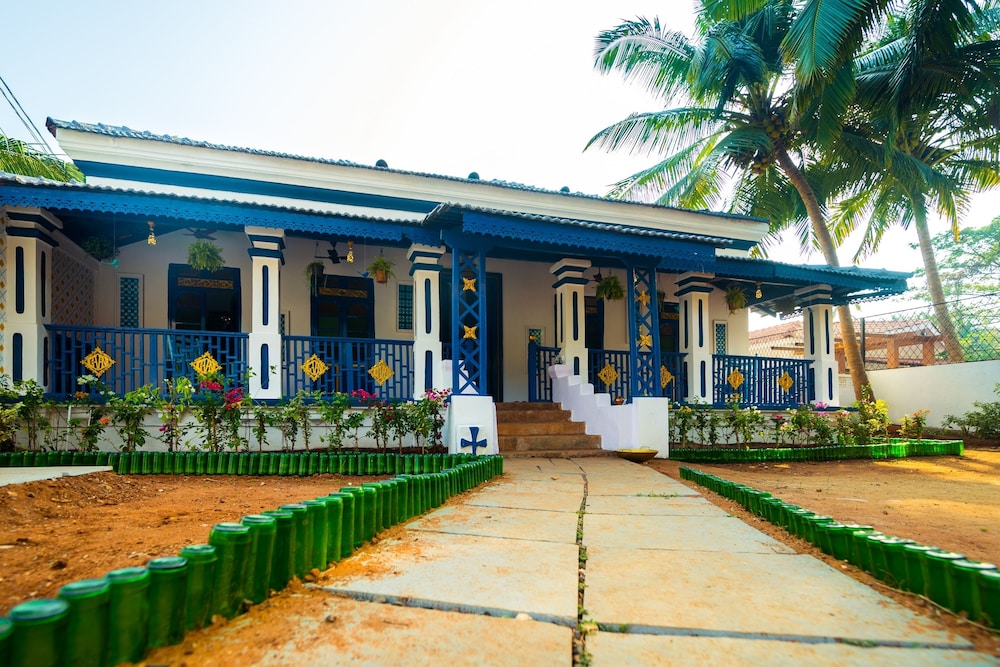 OYO 10868 Home Villa Calangute Beach