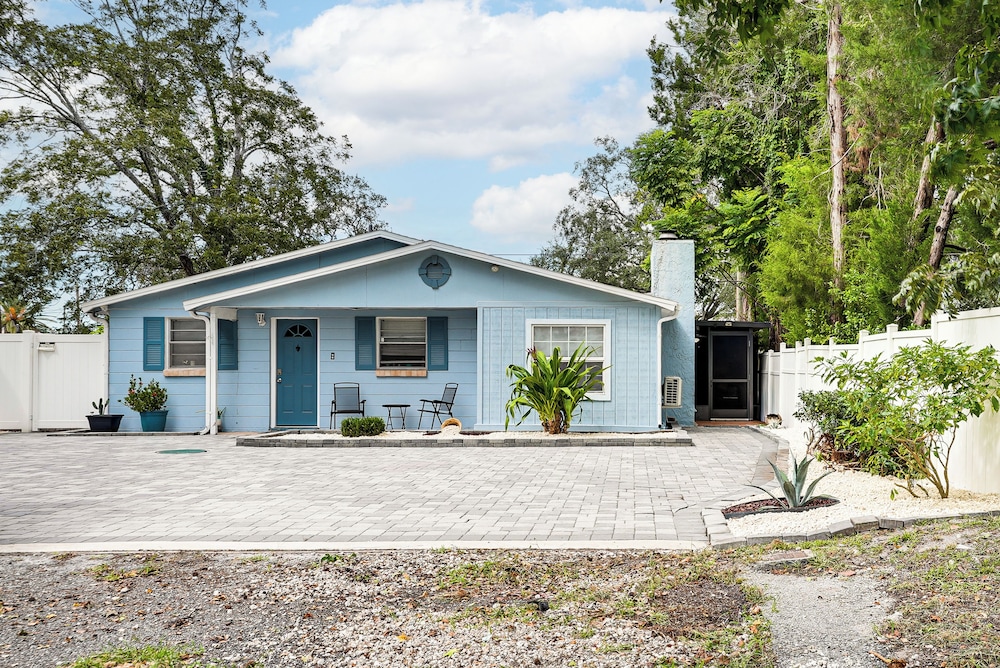 Screened Porch: Tampa Studio 4 Mi to Busch Gardens
