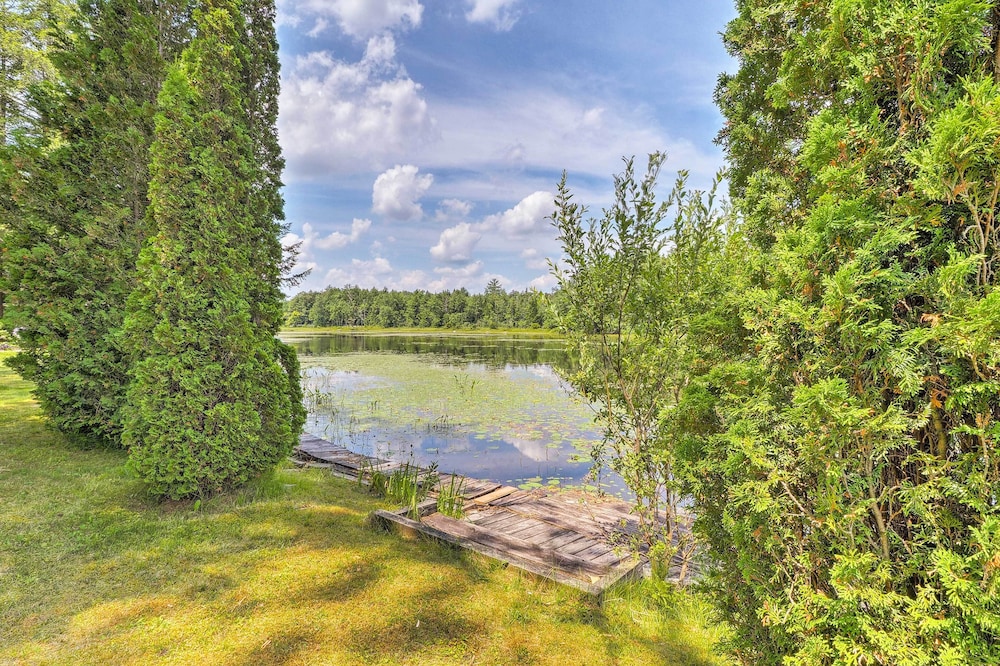 Cozy Cottage on Caroga Lake w/ Waterfront Fire Pit view 3