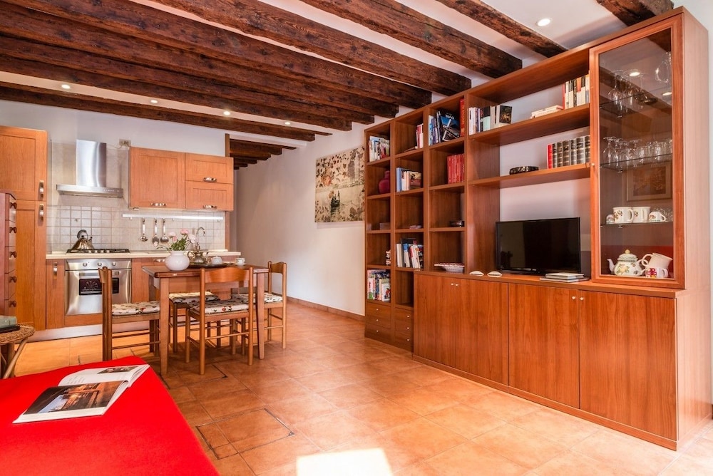 Venice Canal View Boutique Apartment