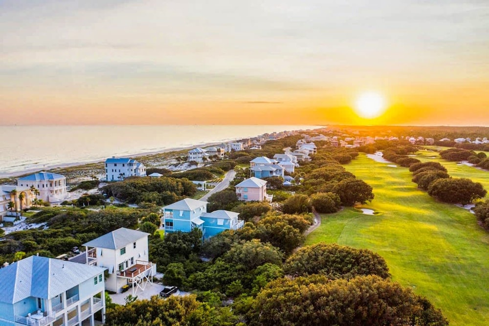 Gulf Shores Hideaway Walk to Waves Pool Golf Views