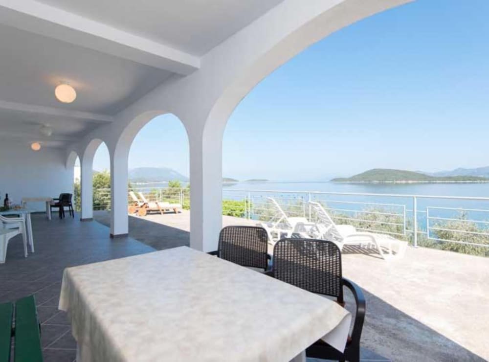 Spacious and Cozy Seafront Apartments