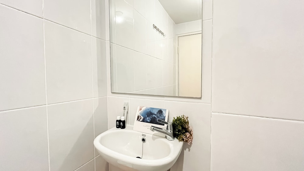 White Toned Style 2Br Tokyo Riverside Pik 2 Apartment