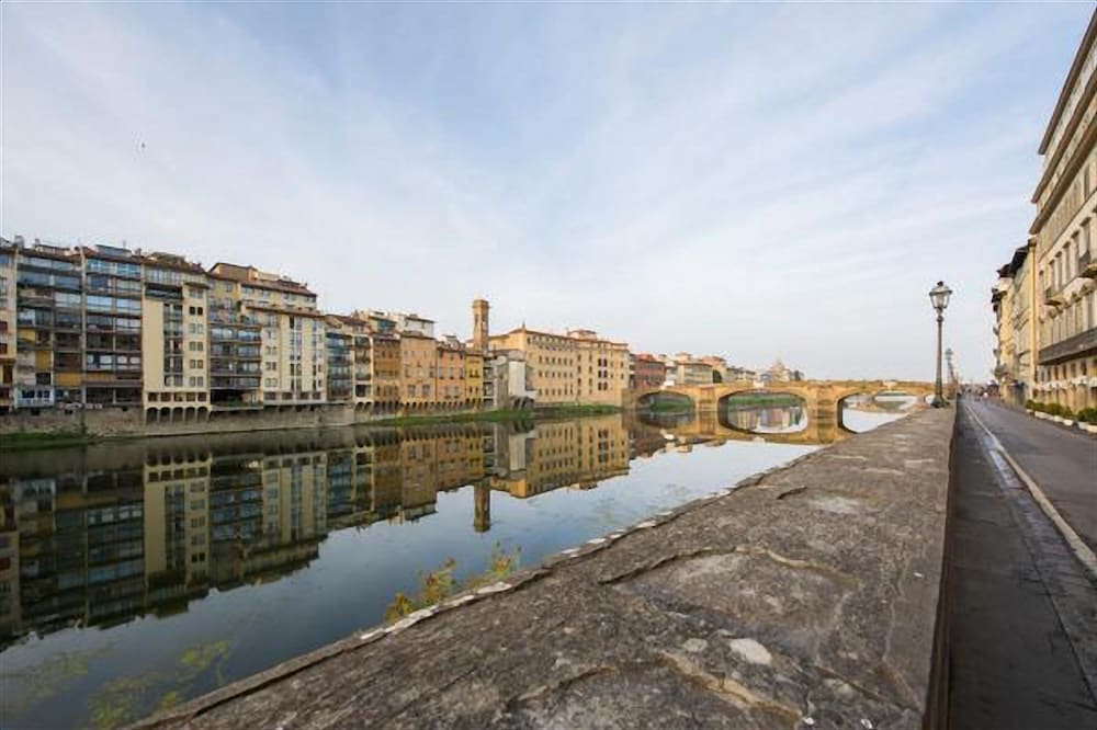 Ponte Vecchio Exclusive Flat
