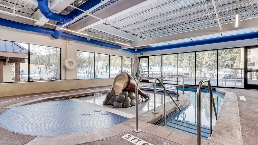 Ski-in, Ski-out 3 Bedroom in Downtown Breckenridge at Peak 9