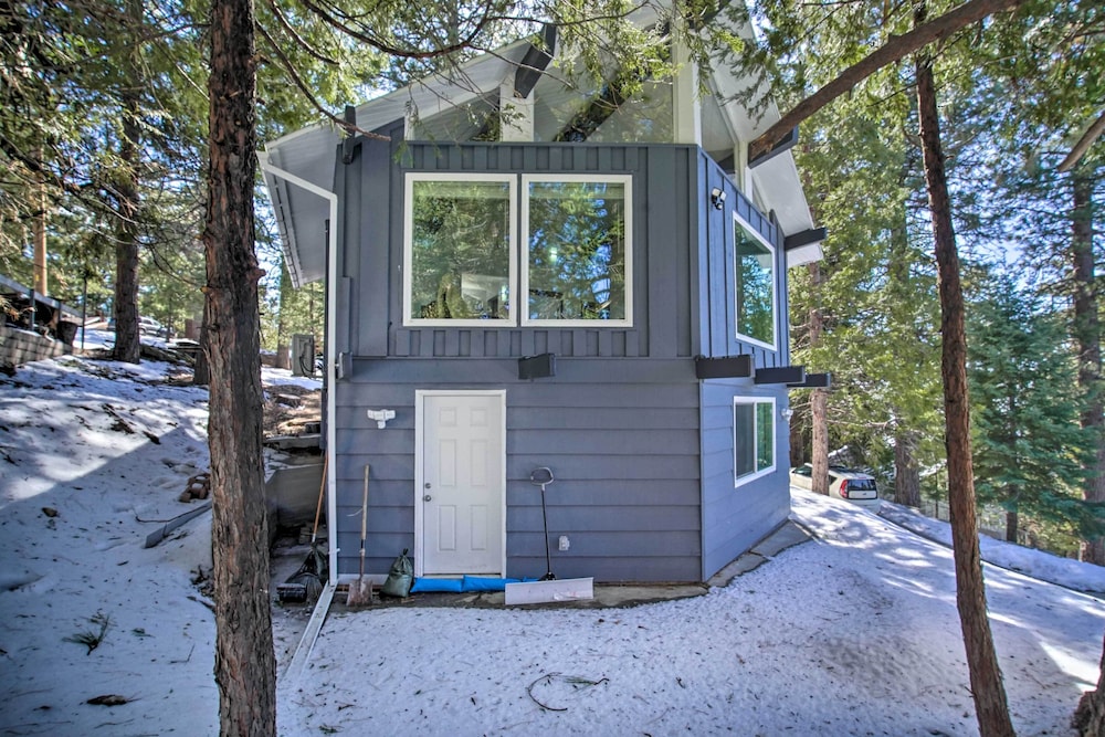 Chic Running Springs Forest Cabin w/ Deck! view 5