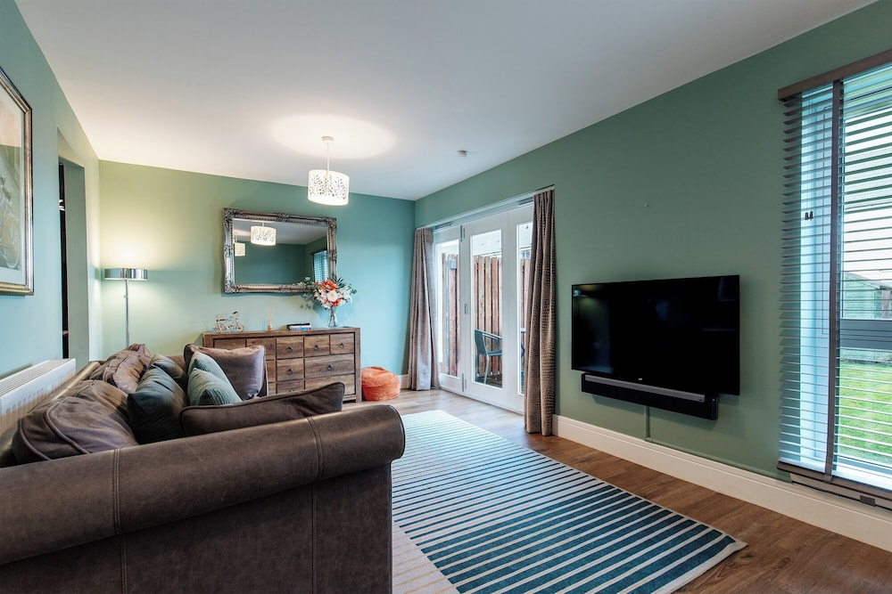 3br-sleeps6-parking-garden-citycentre