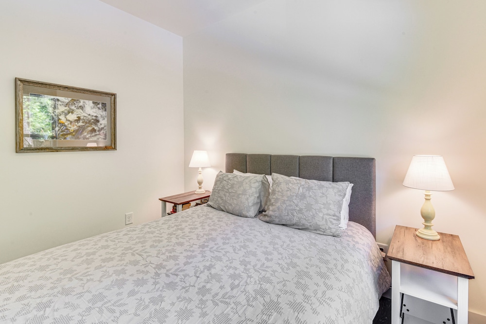 Golf Access & Furnished Deck: Cabin in Clayton