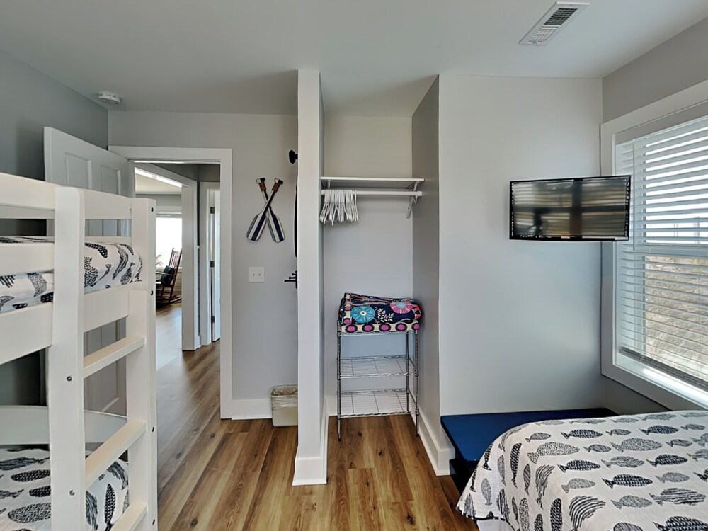 Sea Paradise Cottage by Topsail Realty