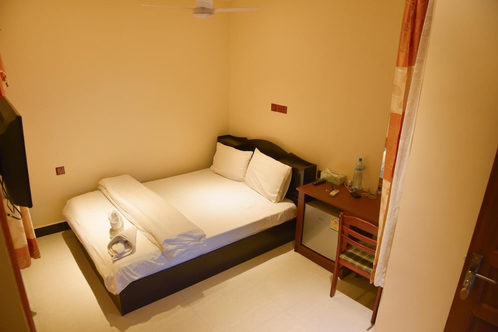 Nalaveshi Inn, Huraa view 4