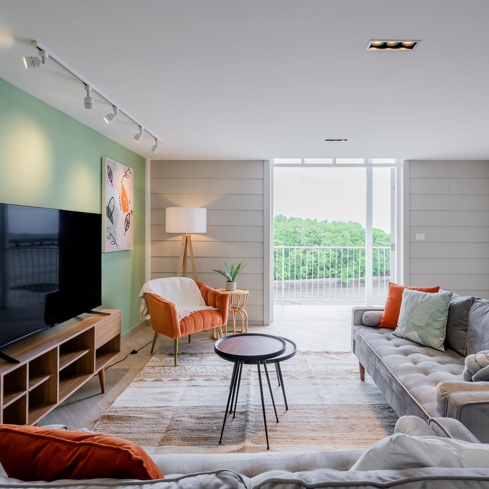 w Elegant 3BR With Modern Terrace in Panama