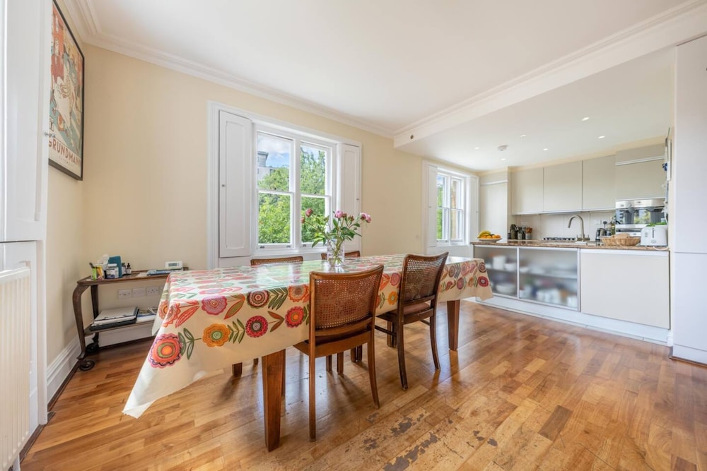 Stunning 3 Bedroom Apartment in Trendy Chalk Farm