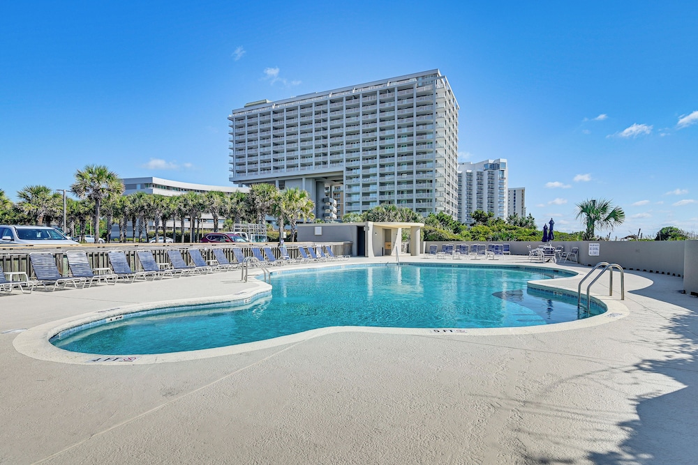 Unwind Poolside & Walk to Ocean! Myrtle Beach Unit