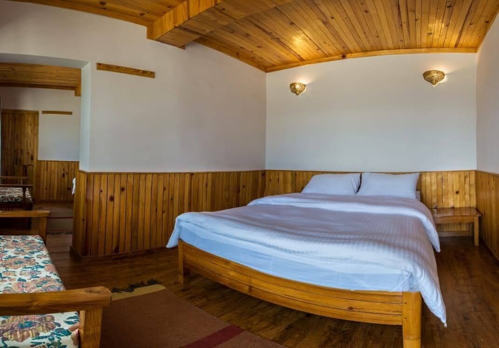 Kasar Rainbow Yoga Retreat