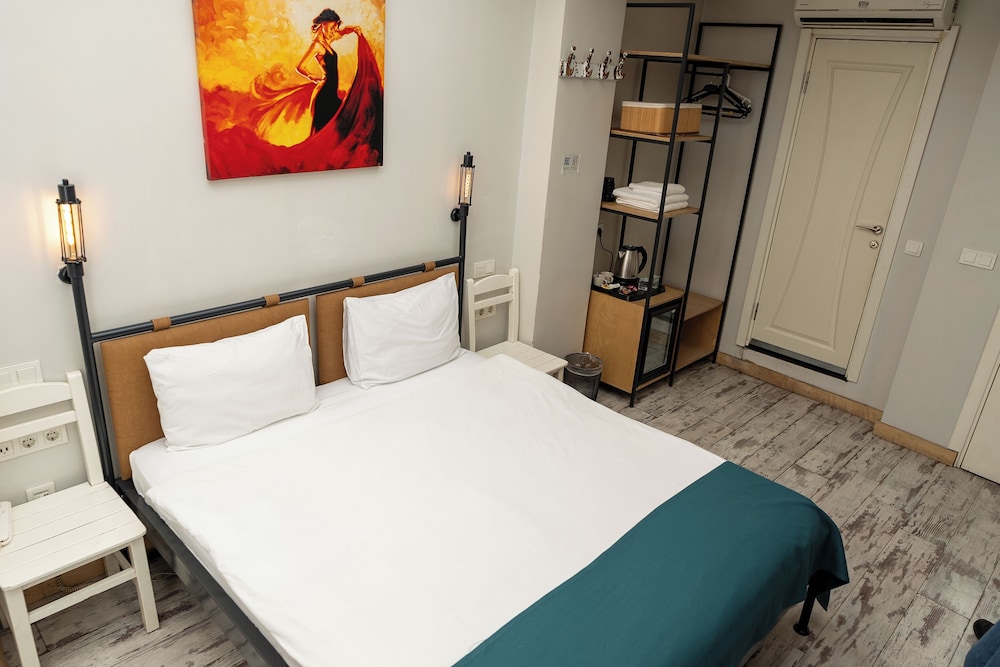 Hot Budget - Image 33