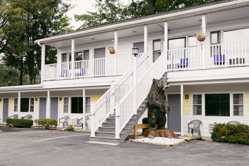 Admiral Motel