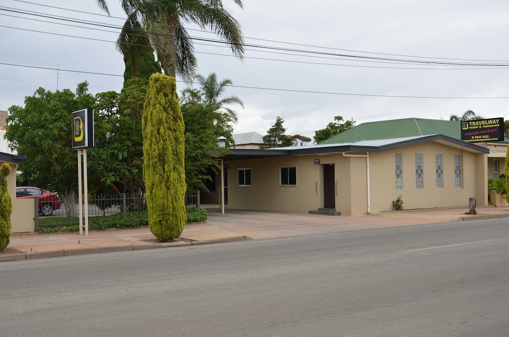 Travelway Motel