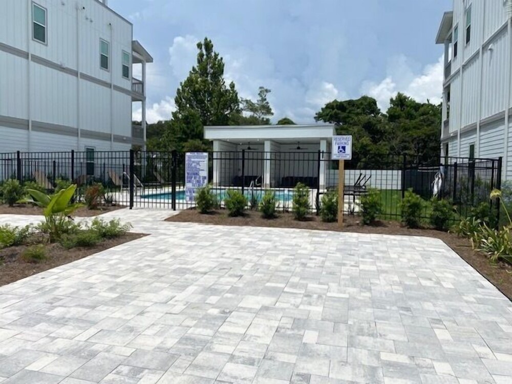 Inlet Beach Retreat With Rooftop Views, 4 Bikes + Free Attraction Tickets!