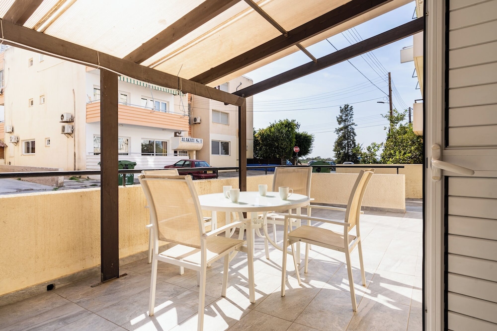 Levante - 2-BR Apt. & Terrace in Larnaca