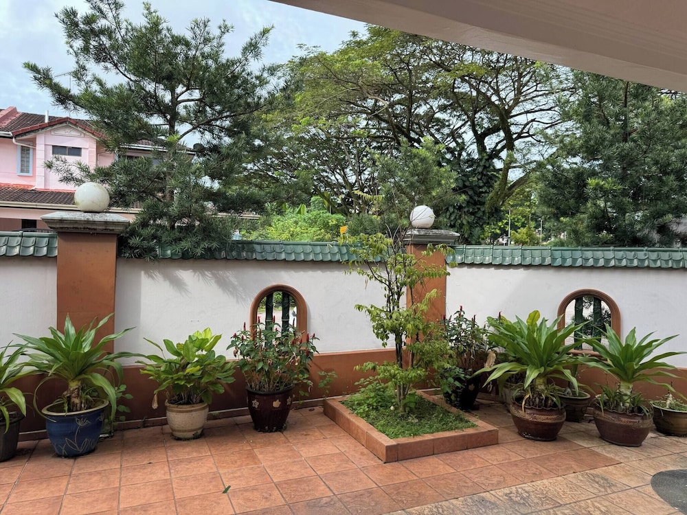 Cozy Johor Bahru Home With Family Room and Unblock Balcony View