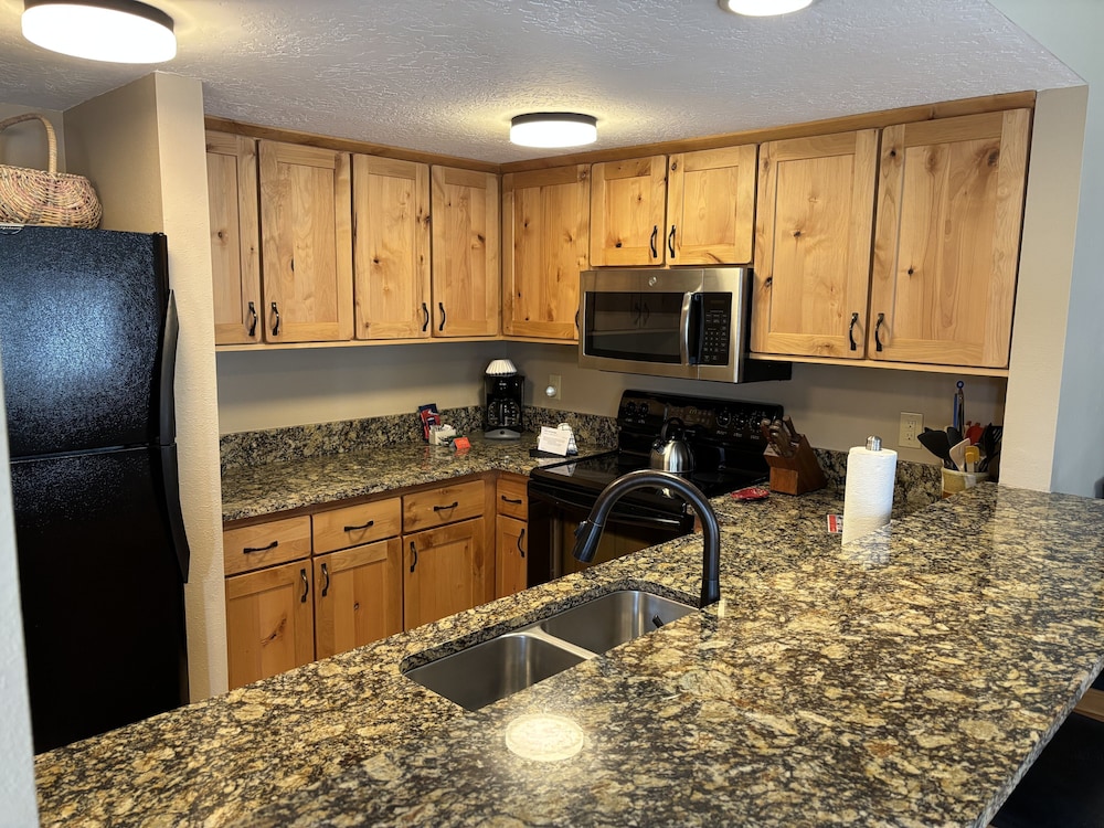 Quicksilver 1609 Premier 2-bedroom, ground floor 2 Condo