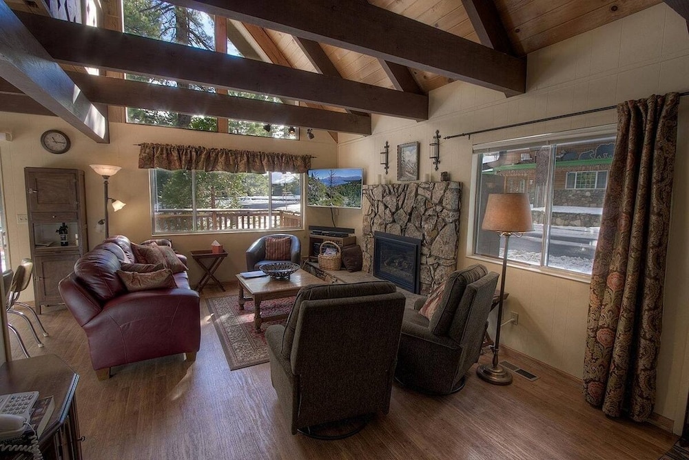 Lake Tahoe Vacations - Coyote Den 3 Bedroom Home by RedAwning - Property Image 10