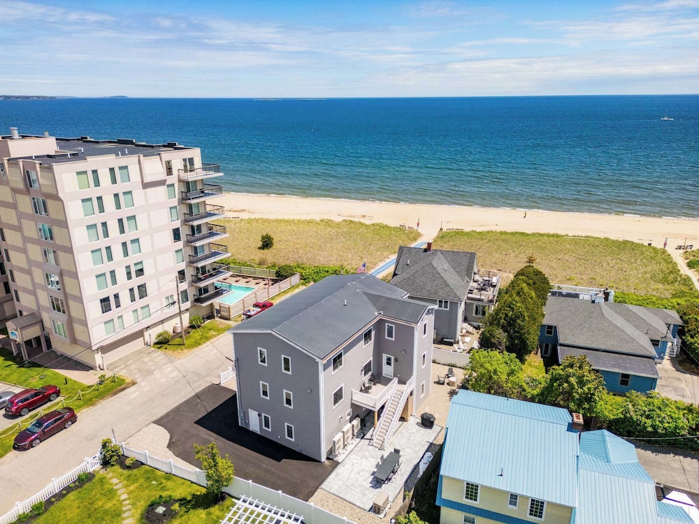 Oceanfront Home - Beach Access - Deck + Ping Pong