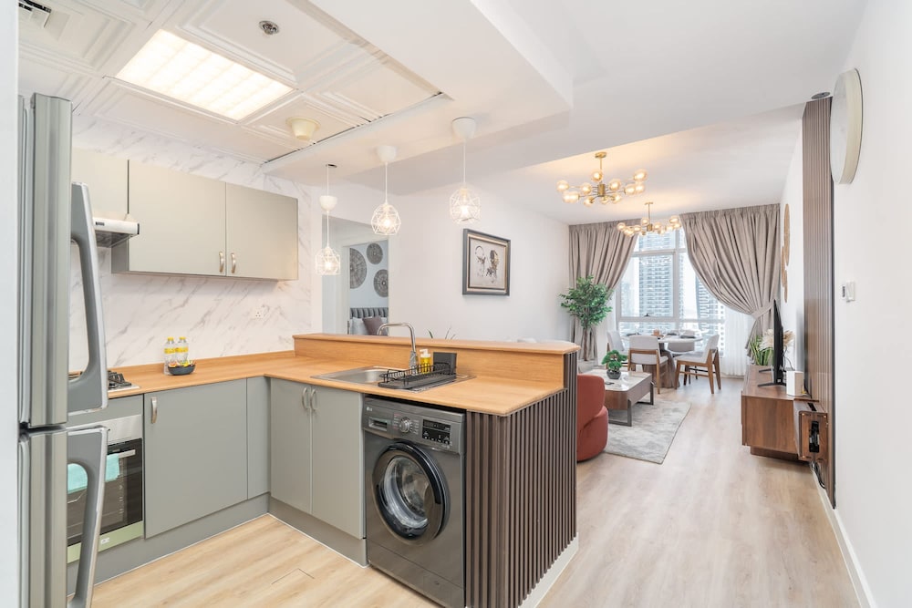 Cozy 1BR Gem in Marina With City Views