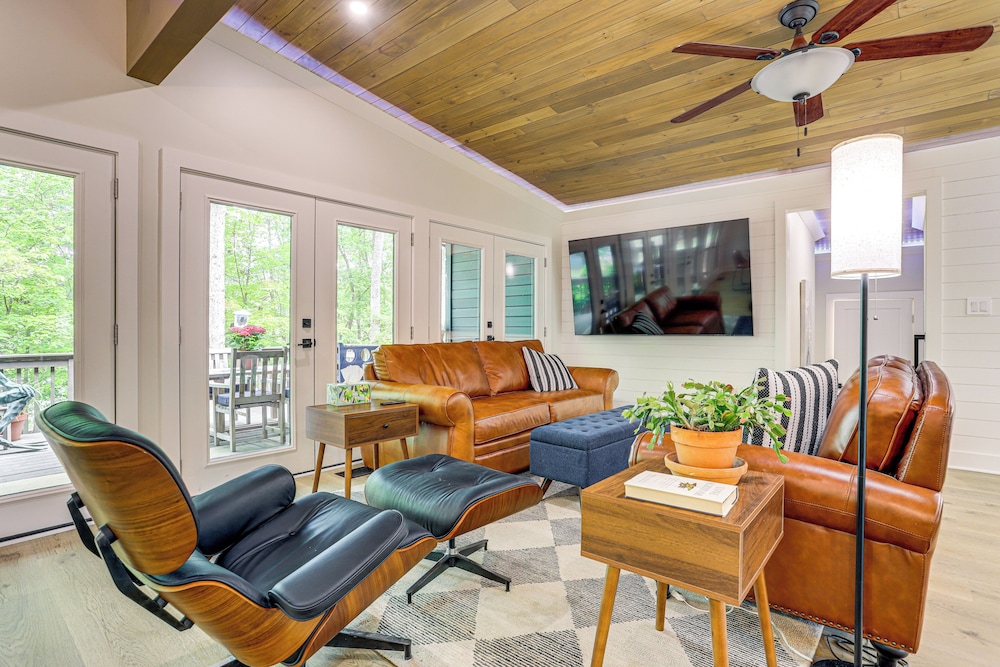 Lakefront Home w/ Private Dock in Gainesville!