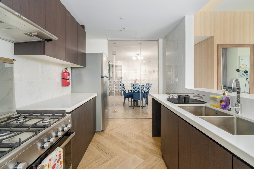 Whitesage - Super Spacious Apt with Dubai Garden Glow Views