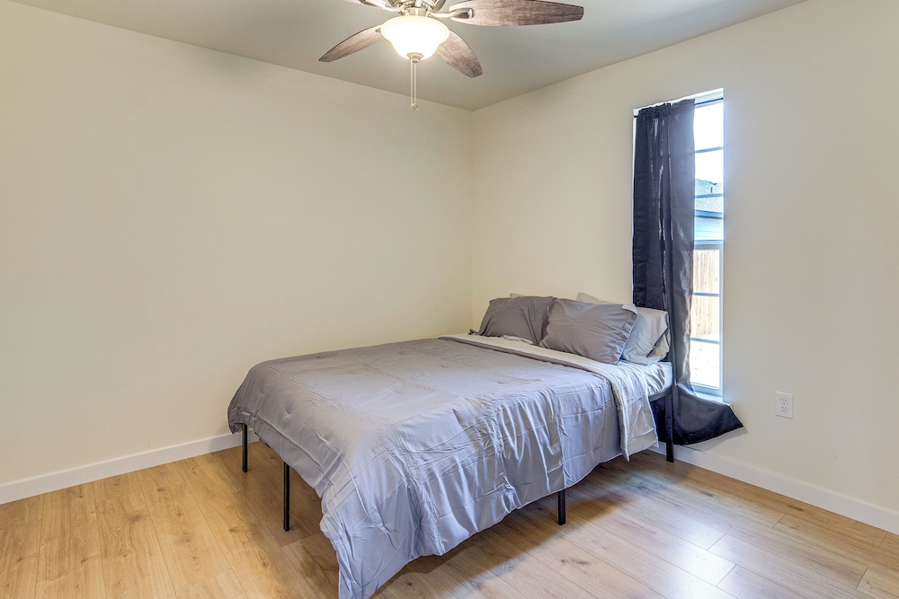 Fenced-in Yard: Home < 5 Mi to Dtwn Dallas!