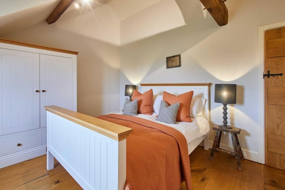Host Stay Coed Barn