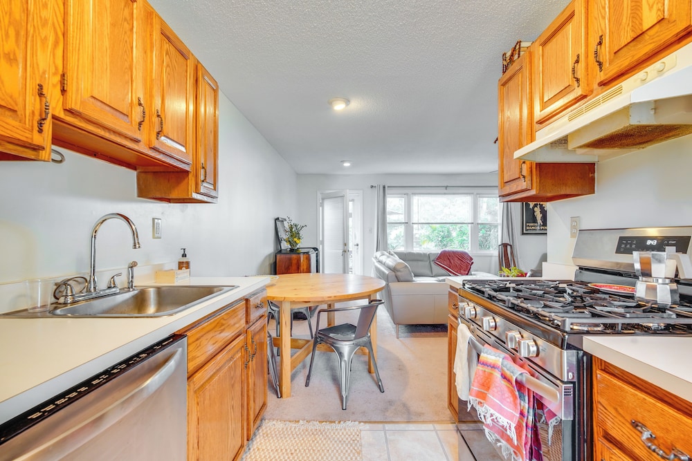 2 Blocks to Beach: Walkable Woodmont Village Home