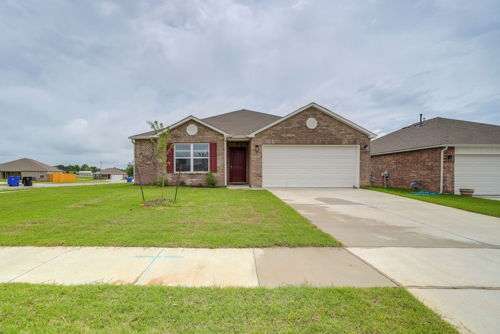Family Home w/ Large Yard & Patio in Broken Arrow!