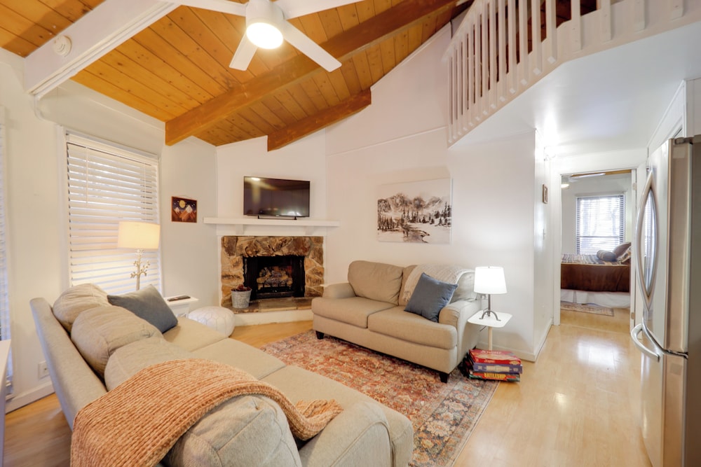< 1 Mi to Beech Mountain Resort: Comfy Condo