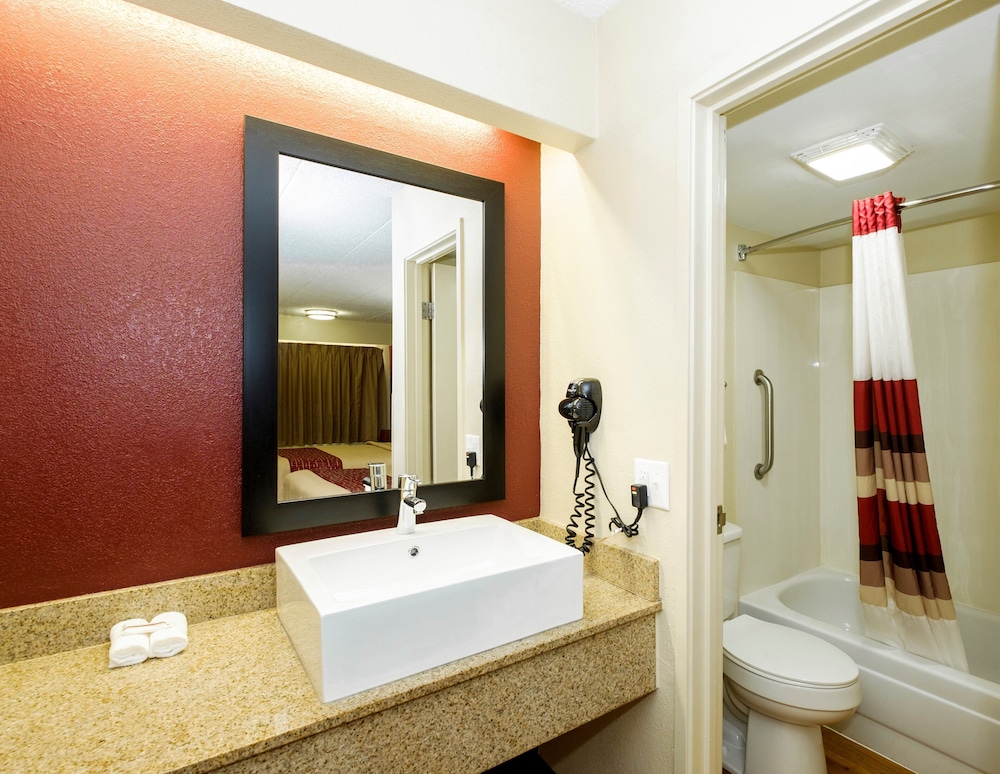 Columbus Vacations - Red Roof Inn Columbus West - Hilliard - Property Image 9
