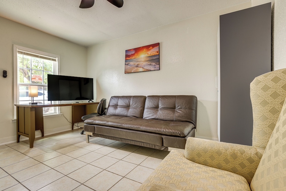 Suburban Home By Arthur Storey Park & HCA Houston!
