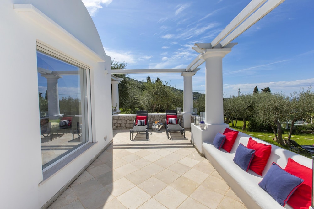 Villa Serenity Garden Pool view 3