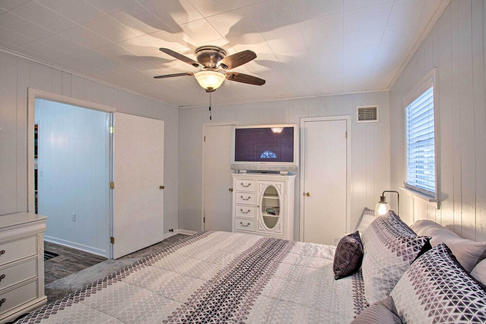 Marshall Vacations - Cozy Cottage on Lake O The Pines w/ Lake Views! - Property Image 5