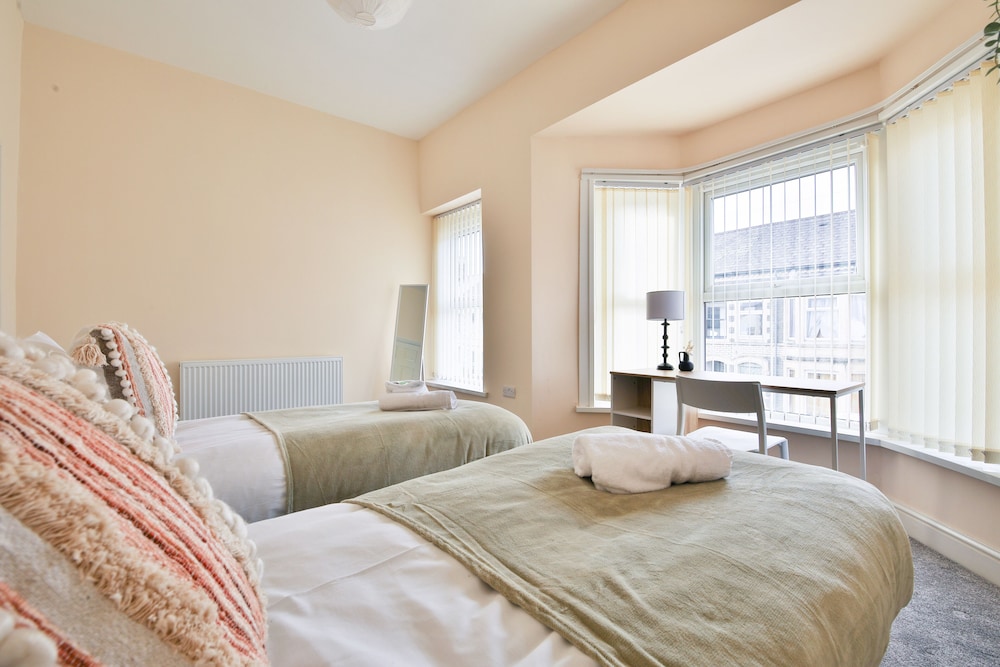 Tranquil 3-bed Home in Cardiff view 5