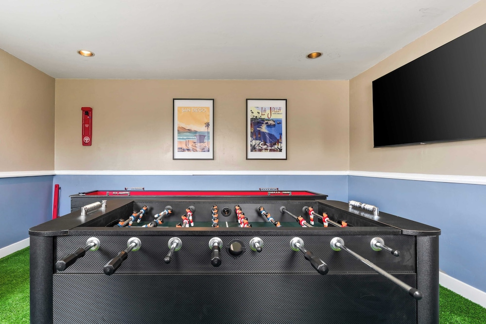 Point Loma Home w/ Putting Green, Firepit + Game Room & Beach Access Zola Street by Avantstay