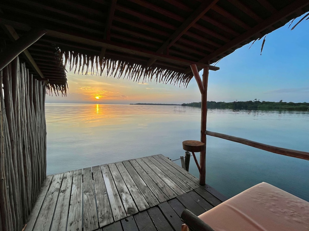 Urraca Monkey Island Eco Resort