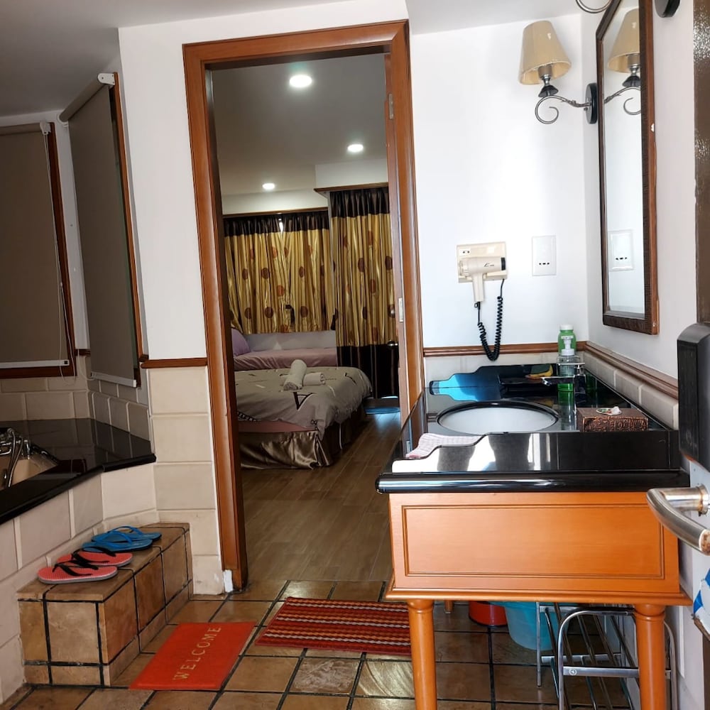 Deluxe Lower Water Chalet Private Unit