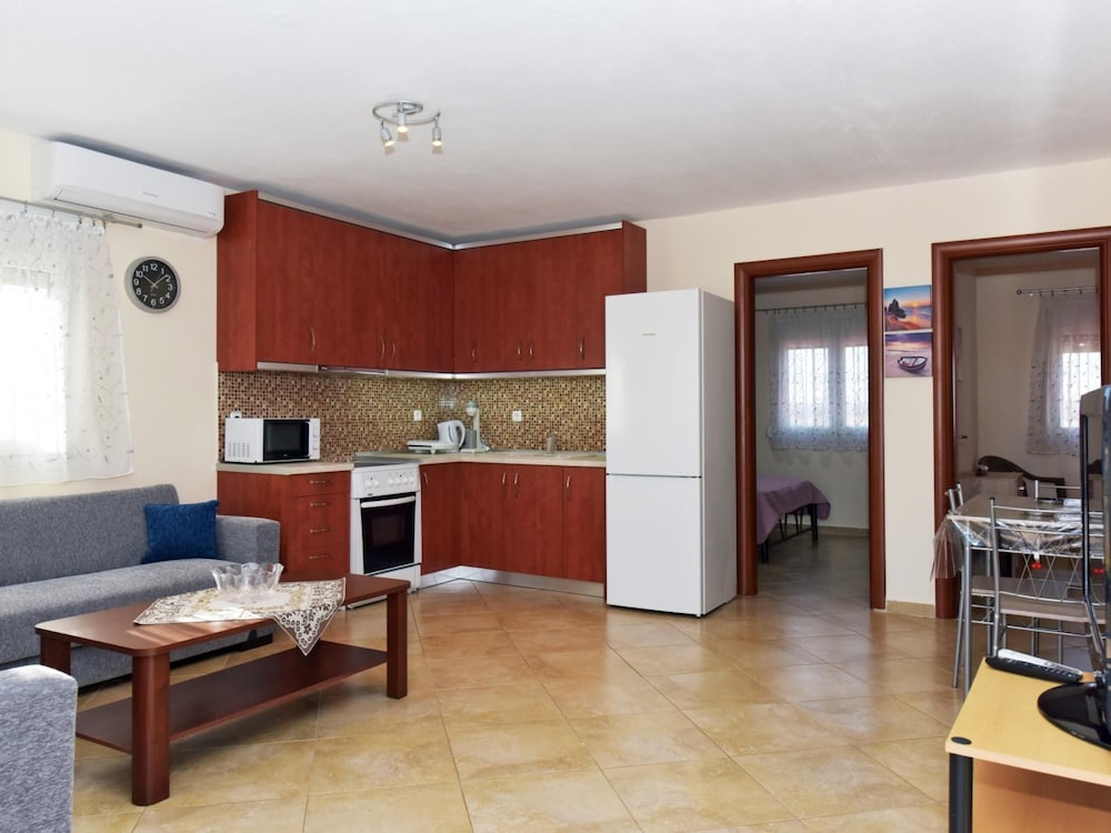 Mamas Twin Houses Left by Travel Pro Services