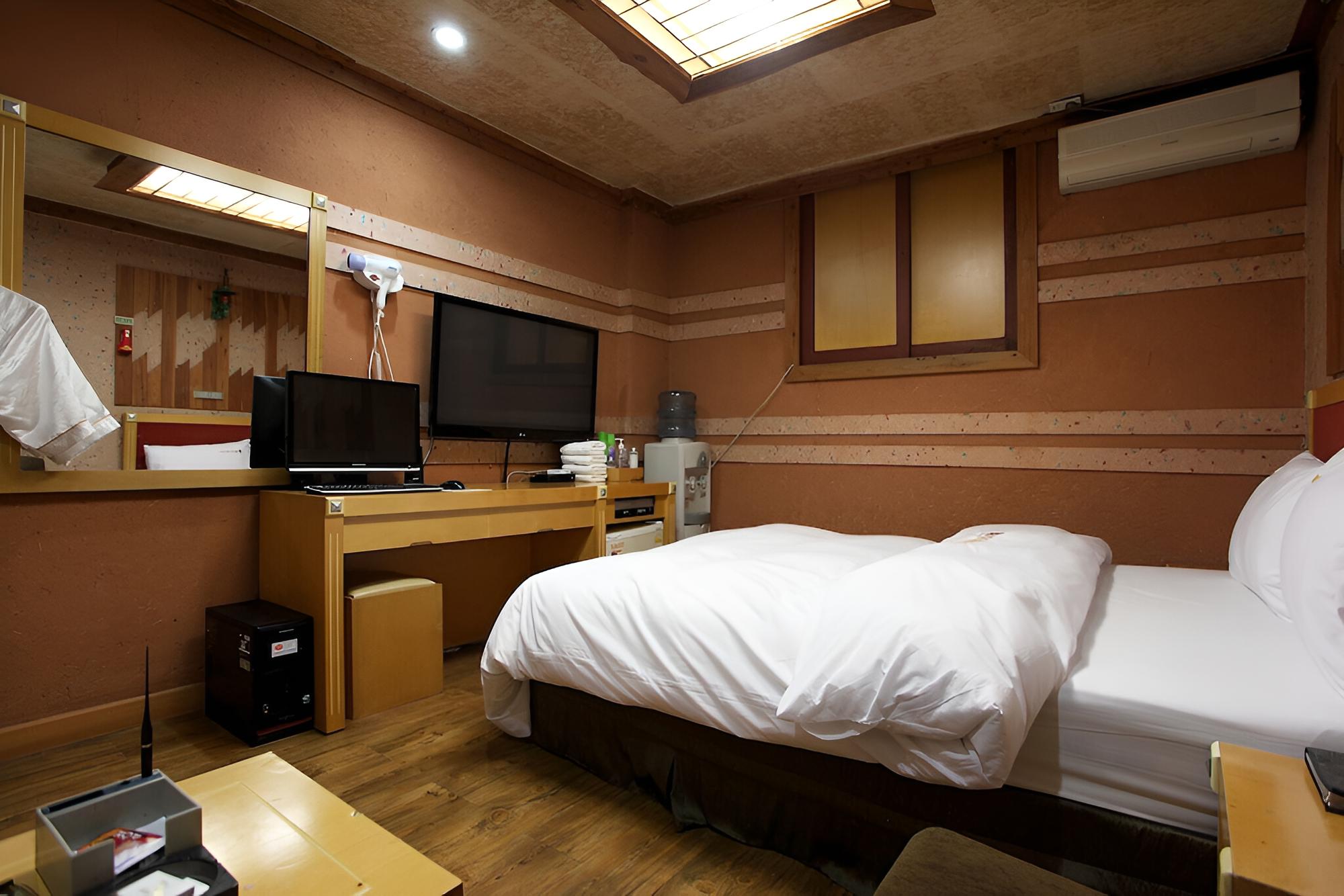 Photo 10