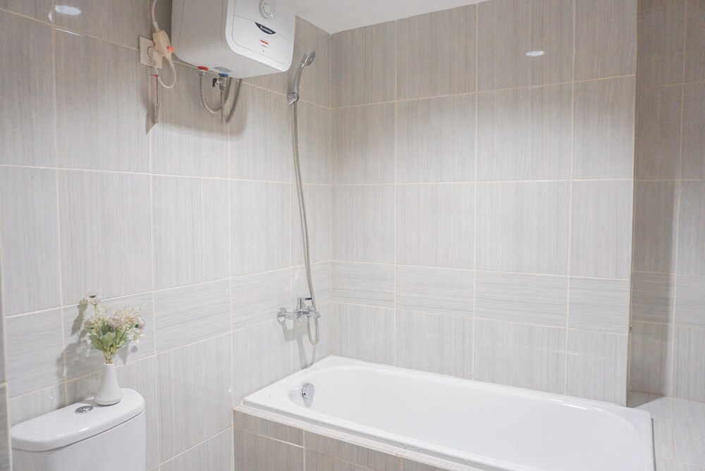 Cozy And Functional 2Br Apartment Vasanta Innopark