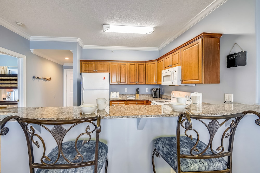 Twin Palms by Book That Condo