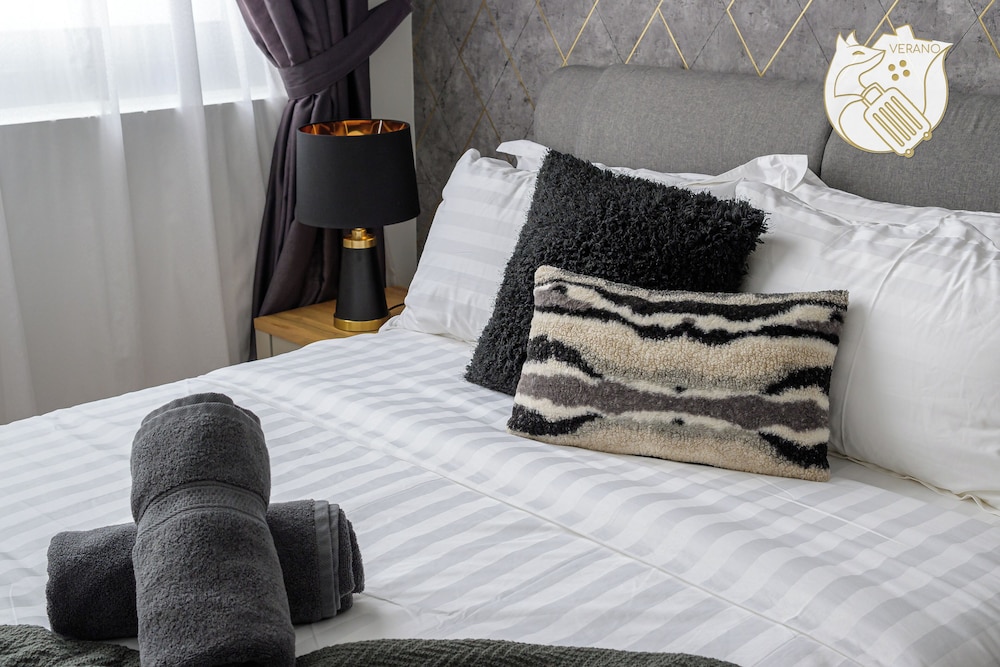 Minimalist 4P Comfort Stay at TheHubSS2 photo 2